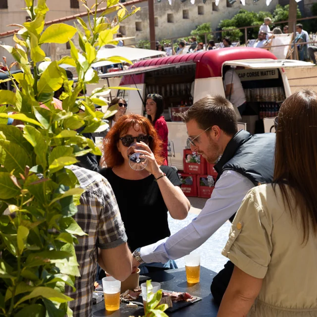 Femme Desgustation Vin Festi Bocca Bonifacio